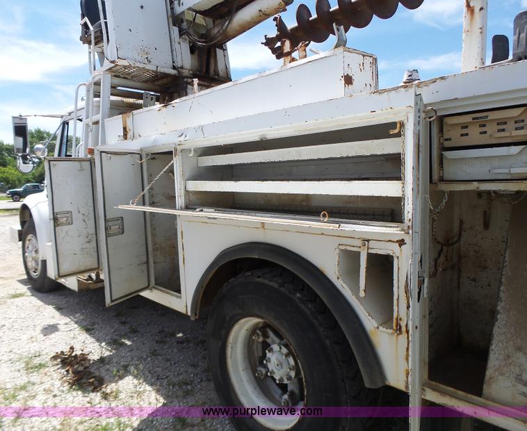 image for item L6160 1992 International 4900 bucket truck