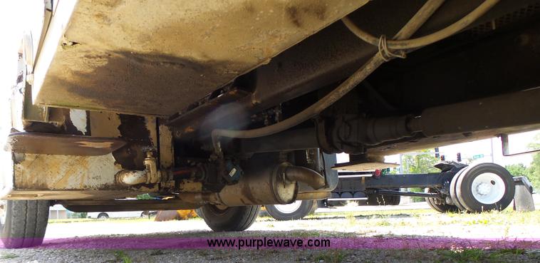 image for item L6160 1992 International 4900 bucket truck