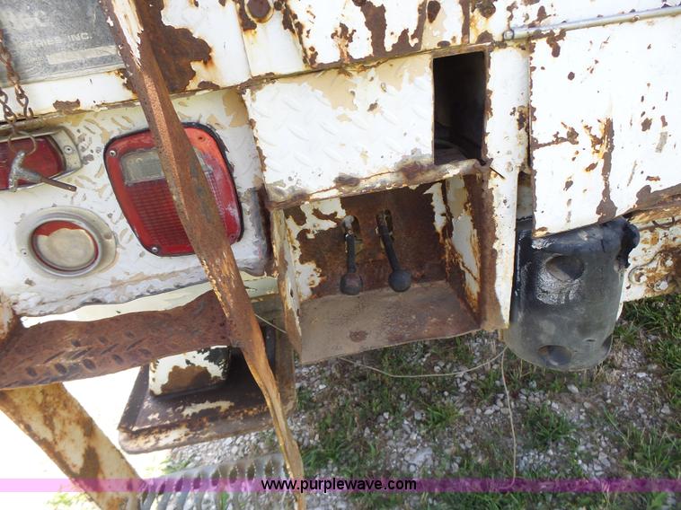 image for item L6160 1992 International 4900 bucket truck