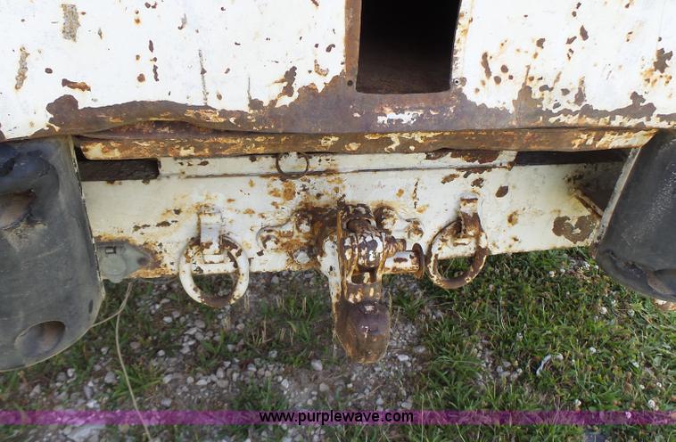 image for item L6160 1992 International 4900 bucket truck