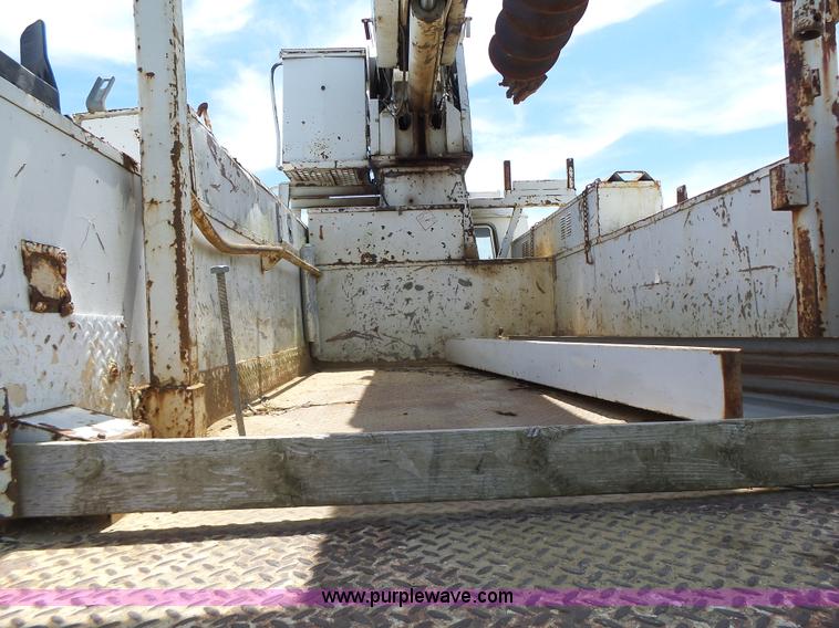 image for item L6160 1992 International 4900 bucket truck