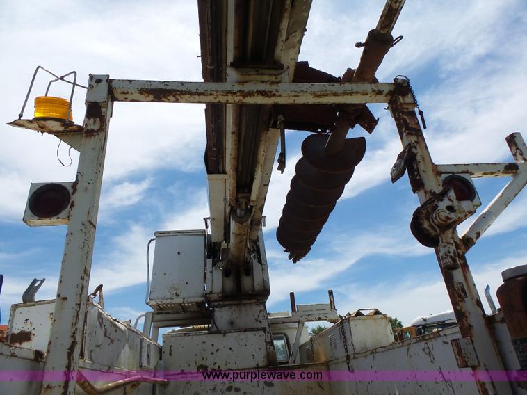 image for item L6160 1992 International 4900 bucket truck