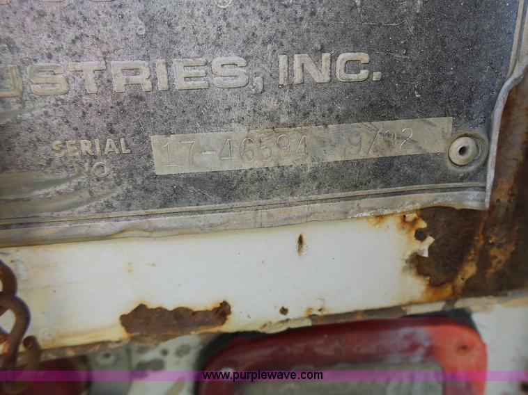 image for item L6160 1992 International 4900 bucket truck