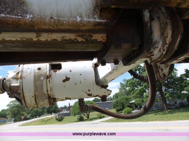 image for item L6160 1992 International 4900 bucket truck