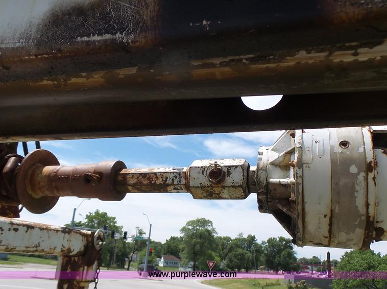 image for item L6160 1992 International 4900 bucket truck