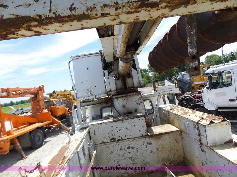 image for item L6160 1992 International 4900 bucket truck