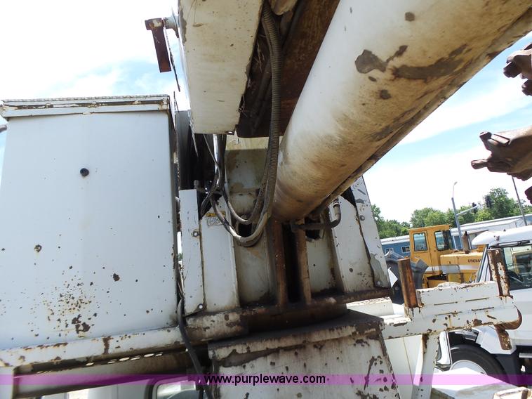 image for item L6160 1992 International 4900 bucket truck
