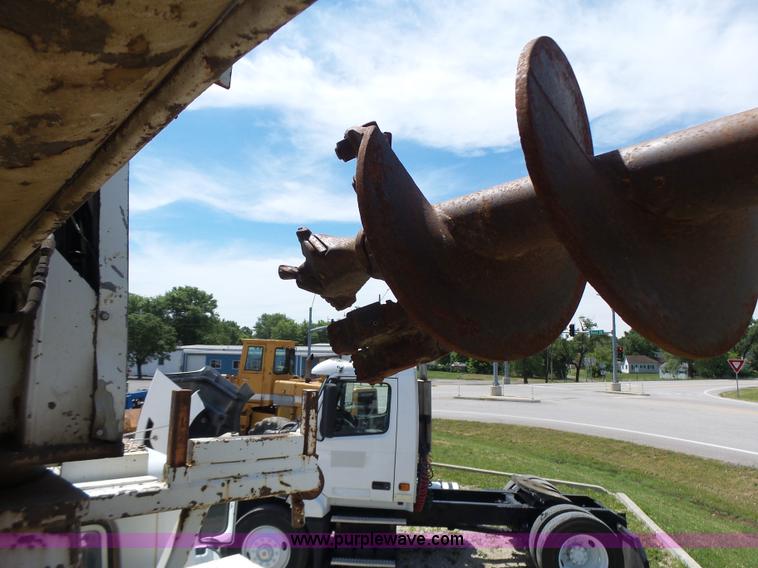 image for item L6160 1992 International 4900 bucket truck