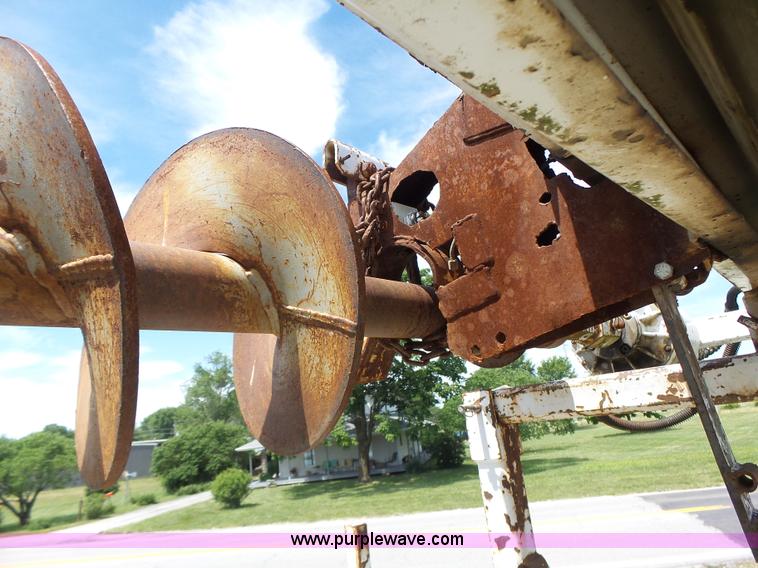 image for item L6160 1992 International 4900 bucket truck