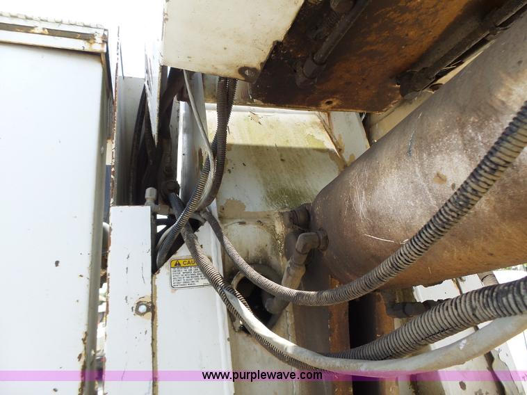 image for item L6160 1992 International 4900 bucket truck