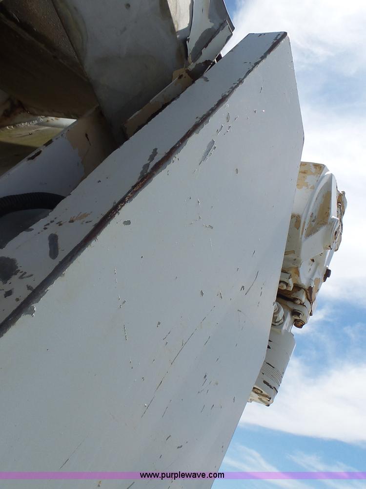 image for item L6160 1992 International 4900 bucket truck