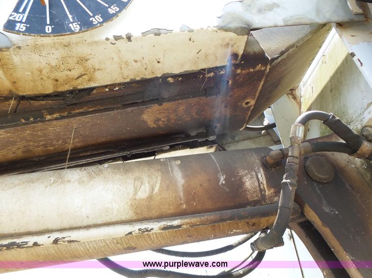 image for item L6160 1992 International 4900 bucket truck