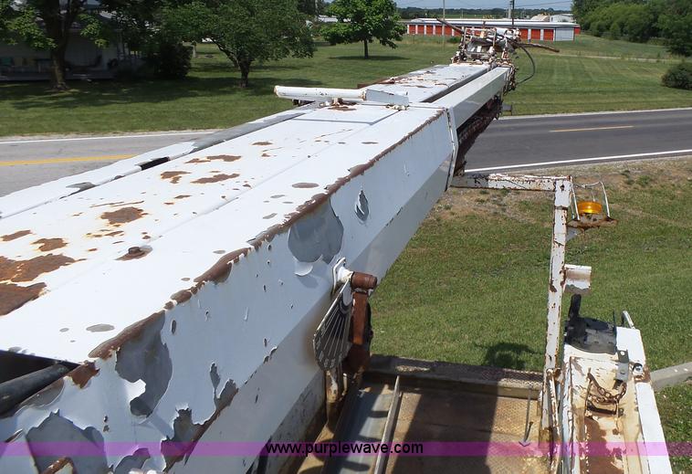 image for item L6160 1992 International 4900 bucket truck