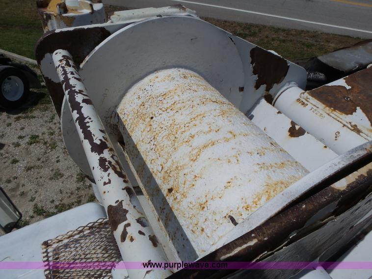 image for item L6160 1992 International 4900 bucket truck