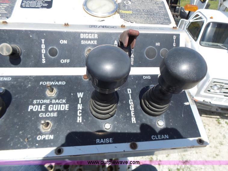 image for item L6160 1992 International 4900 bucket truck