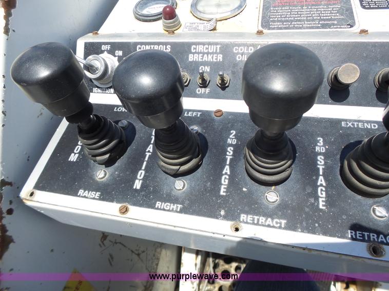 image for item L6160 1992 International 4900 bucket truck