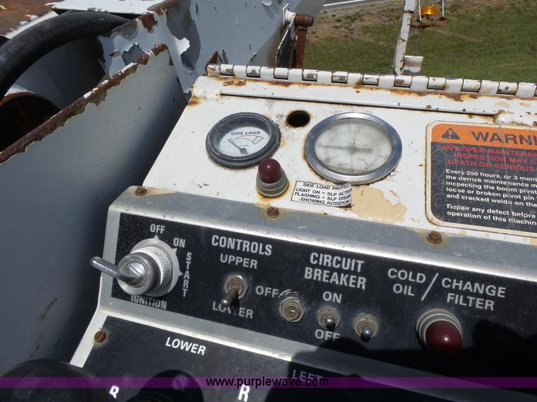 image for item L6160 1992 International 4900 bucket truck