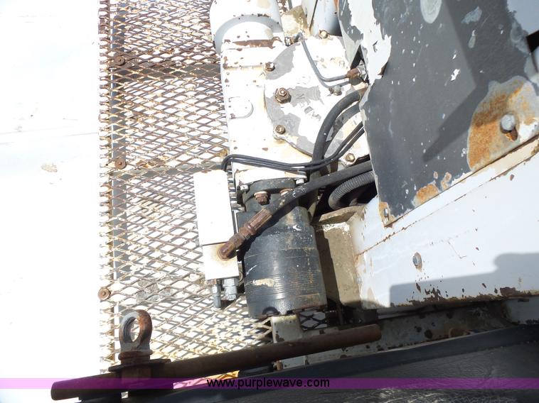 image for item L6160 1992 International 4900 bucket truck