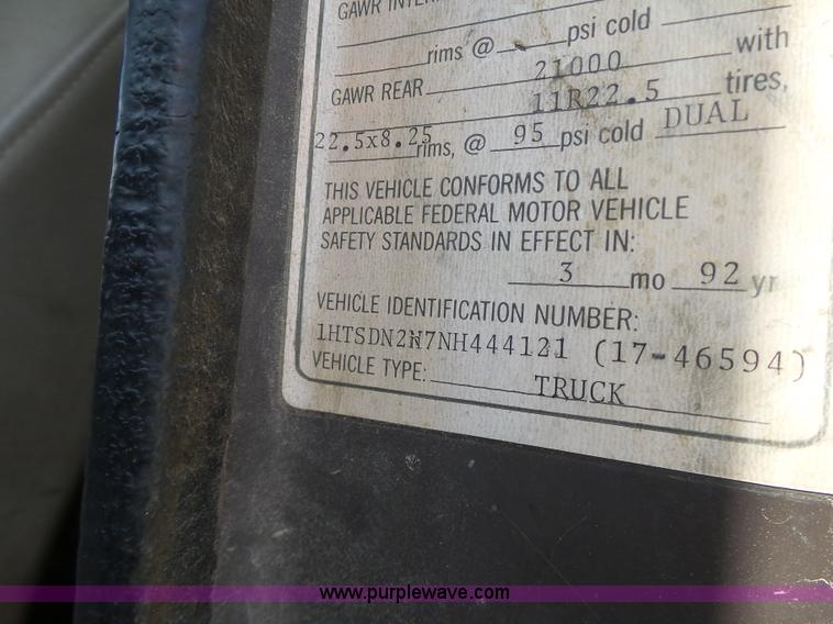 image for item L6160 1992 International 4900 bucket truck