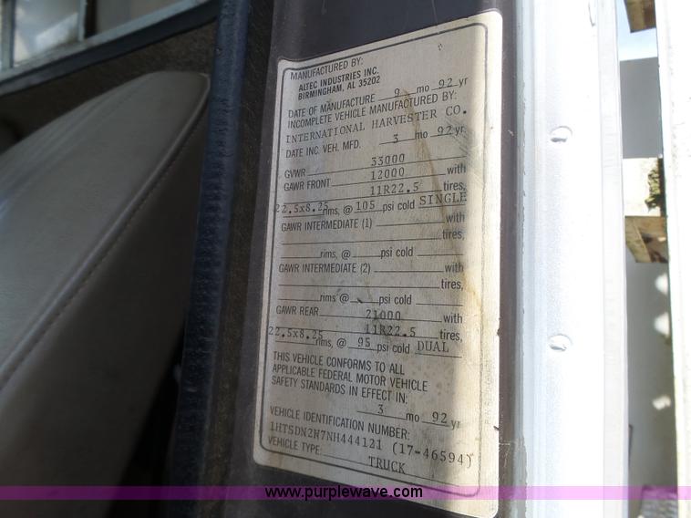 image for item L6160 1992 International 4900 bucket truck