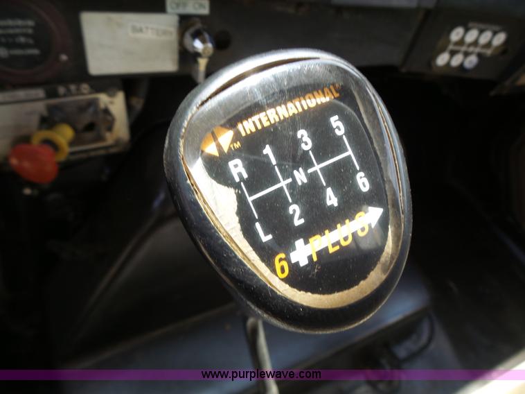 image for item L6160 1992 International 4900 bucket truck