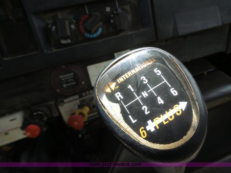 image for item L6160 1992 International 4900 bucket truck