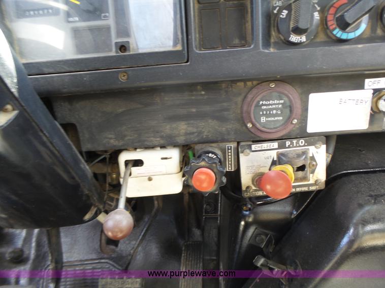 image for item L6160 1992 International 4900 bucket truck