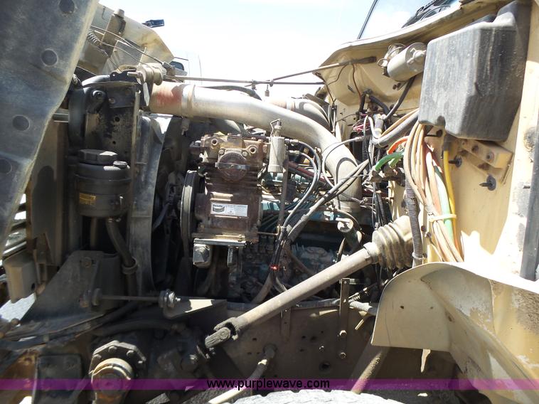 image for item L6160 1992 International 4900 bucket truck