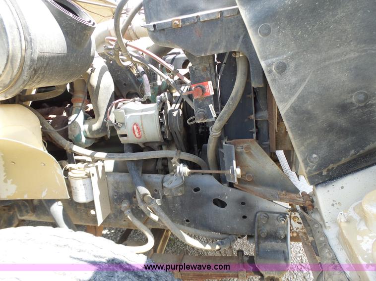 image for item L6160 1992 International 4900 bucket truck