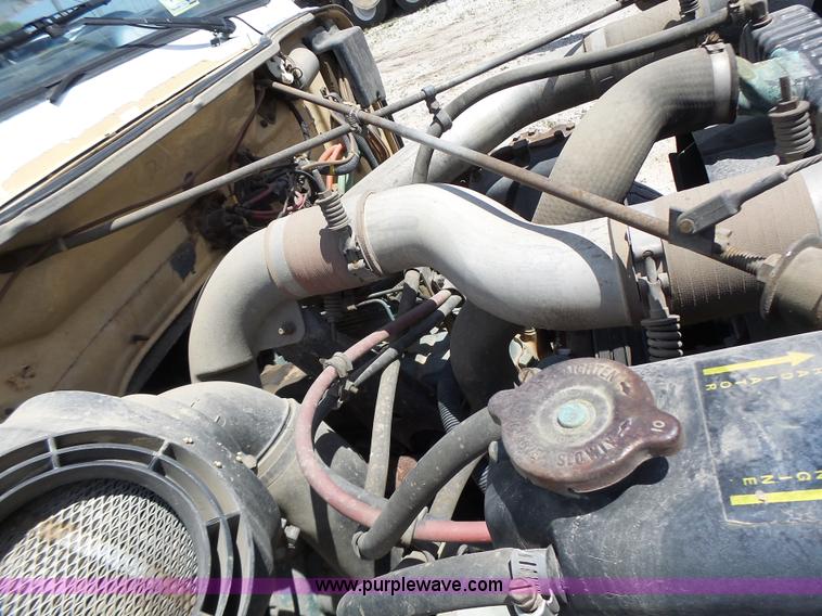 image for item L6160 1992 International 4900 bucket truck