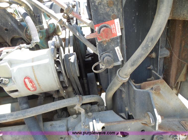 image for item L6160 1992 International 4900 bucket truck