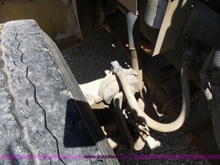 image for item L6160 1992 International 4900 bucket truck