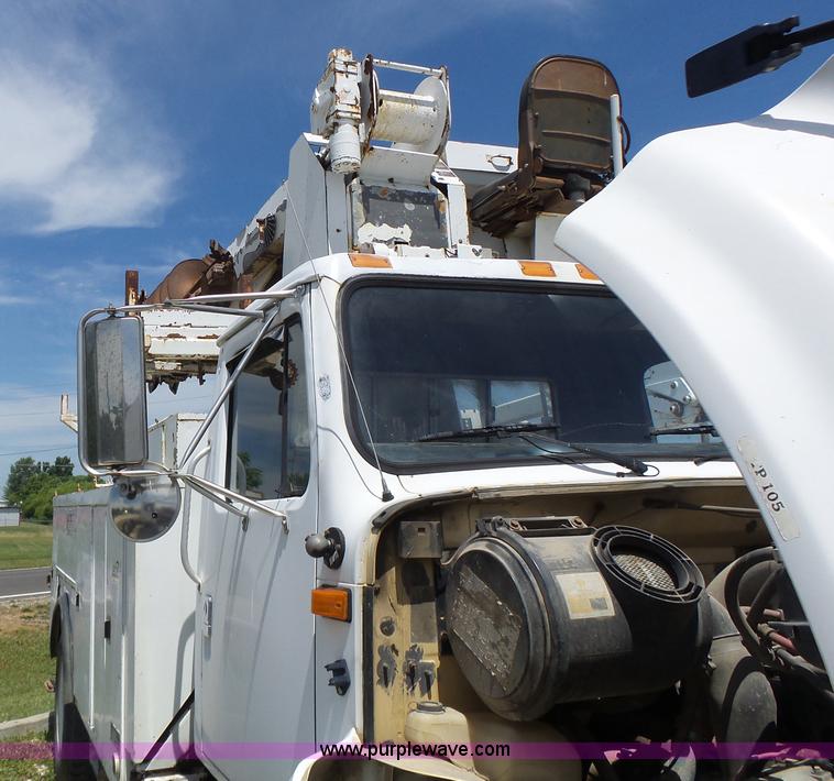 image for item L6160 1992 International 4900 bucket truck