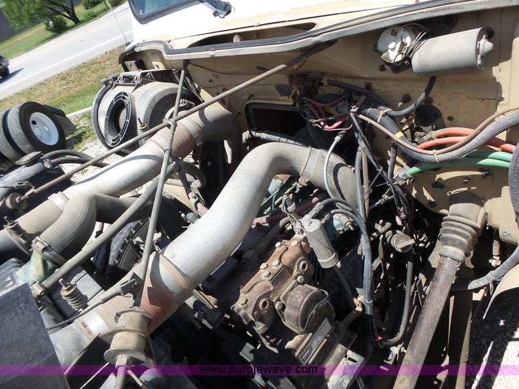 image for item L6160 1992 International 4900 bucket truck