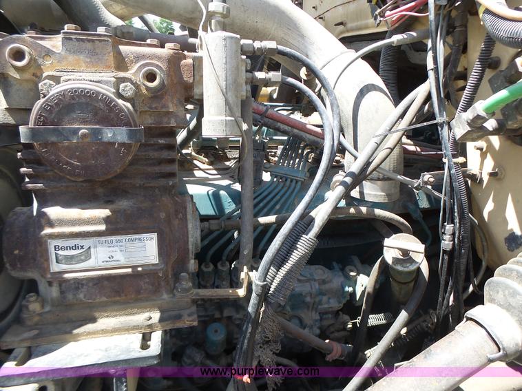 image for item L6160 1992 International 4900 bucket truck