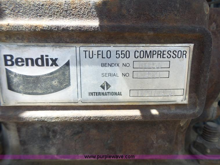 image for item L6160 1992 International 4900 bucket truck