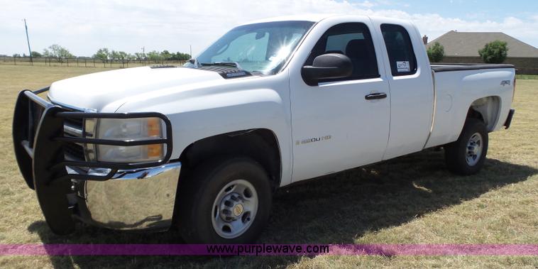 image for item L6596 2007 Chevrolet Silverado 2500HD Ext. Cab pickup truck