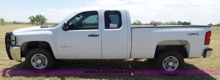 image for item L6596 2007 Chevrolet Silverado 2500HD Ext. Cab pickup truck