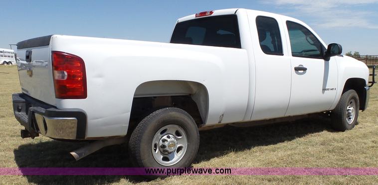 image for item L6596 2007 Chevrolet Silverado 2500HD Ext. Cab pickup truck