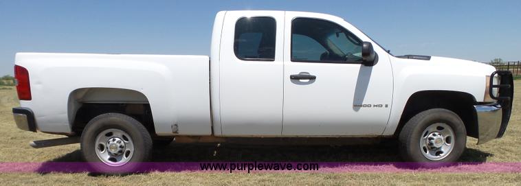 image for item L6596 2007 Chevrolet Silverado 2500HD Ext. Cab pickup truck
