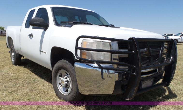 image for item L6596 2007 Chevrolet Silverado 2500HD Ext. Cab pickup truck