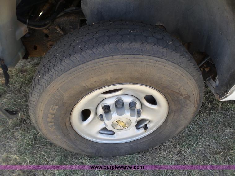 image for item L6596 2007 Chevrolet Silverado 2500HD Ext. Cab pickup truck