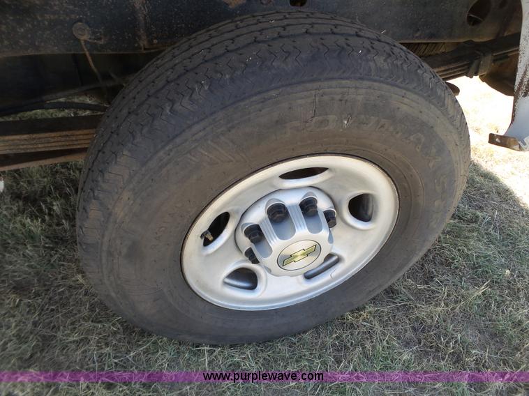 image for item L6596 2007 Chevrolet Silverado 2500HD Ext. Cab pickup truck