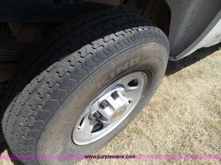 image for item L6596 2007 Chevrolet Silverado 2500HD Ext. Cab pickup truck