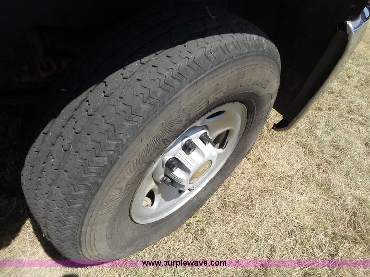 image for item L6596 2007 Chevrolet Silverado 2500HD Ext. Cab pickup truck