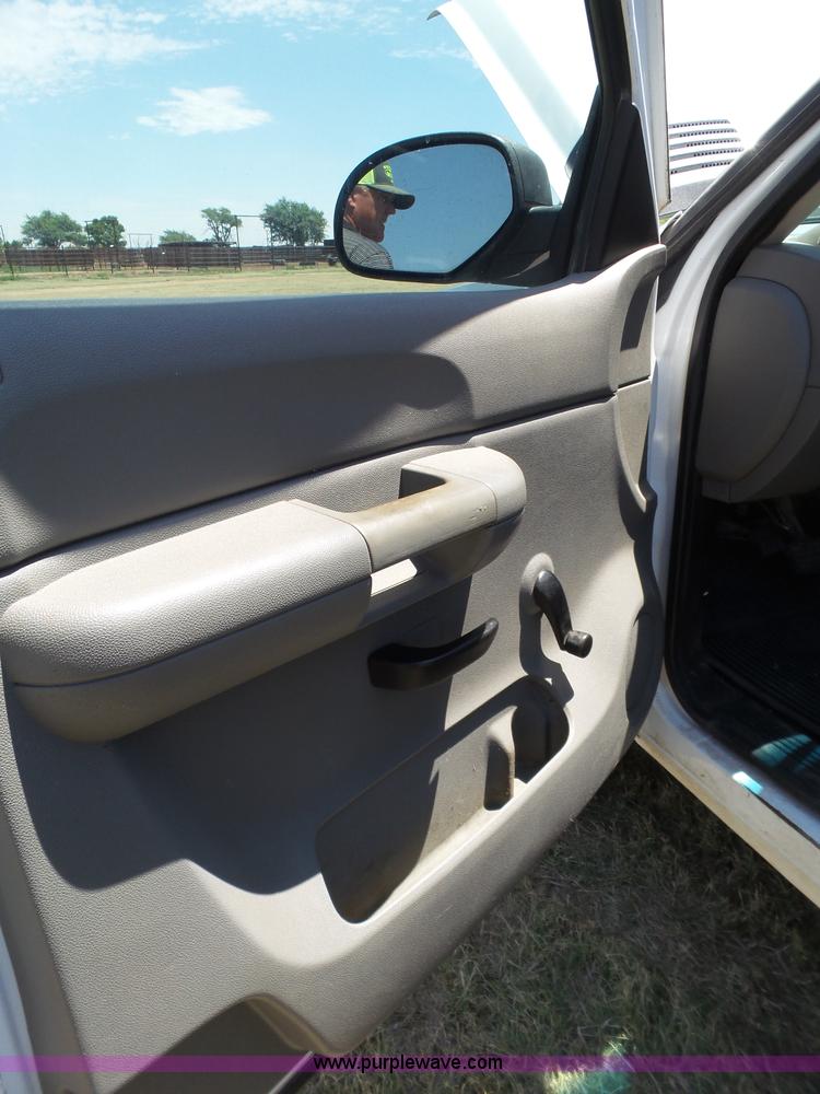 image for item L6596 2007 Chevrolet Silverado 2500HD Ext. Cab pickup truck