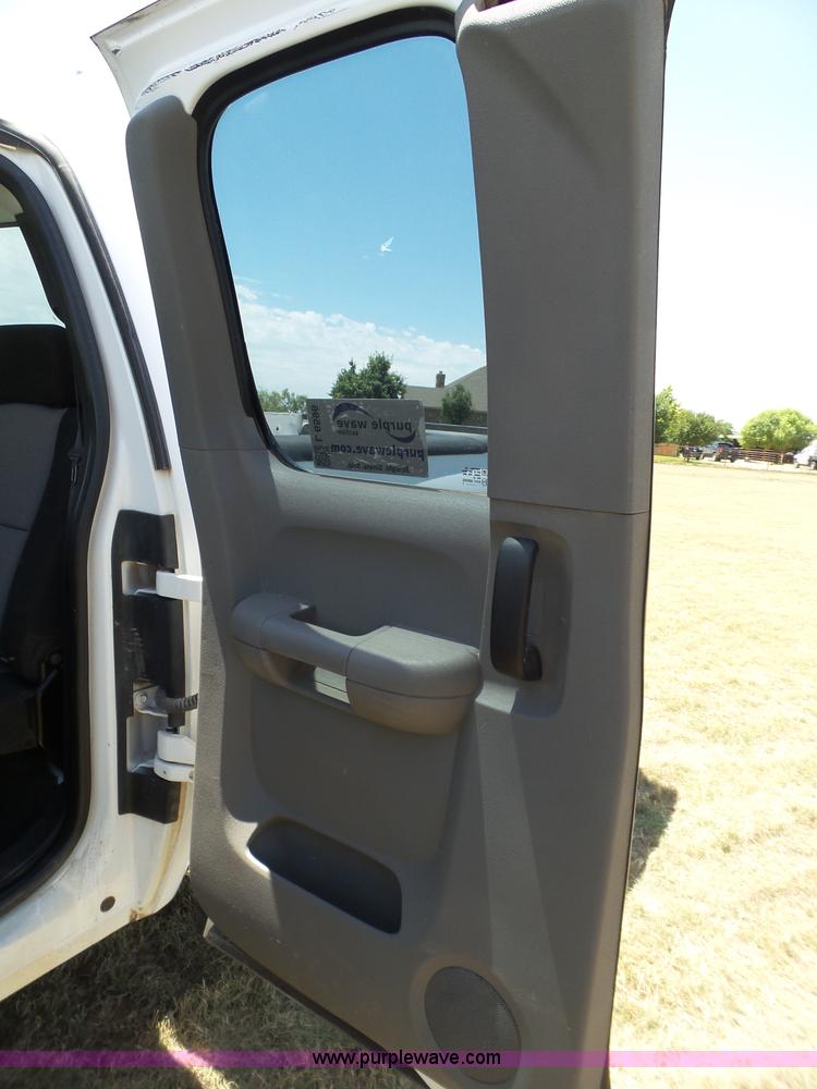 image for item L6596 2007 Chevrolet Silverado 2500HD Ext. Cab pickup truck
