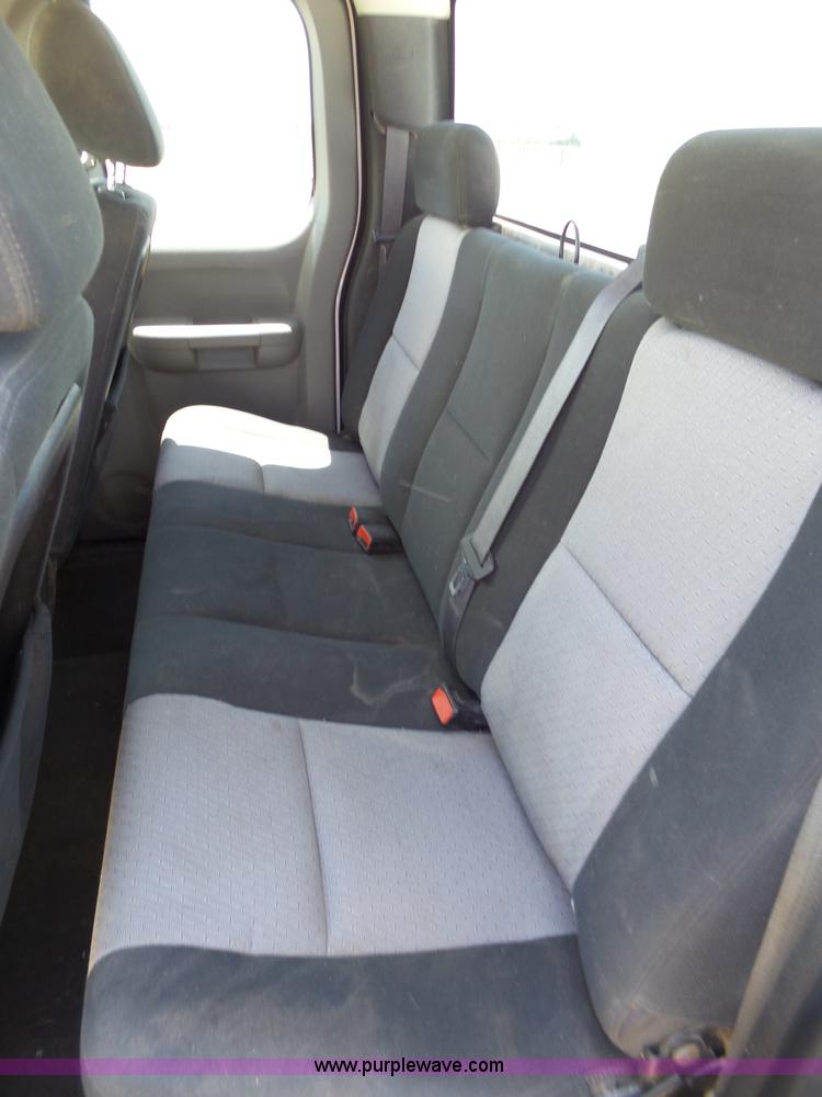 image for item L6596 2007 Chevrolet Silverado 2500HD Ext. Cab pickup truck