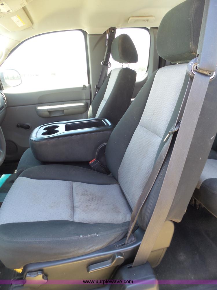 image for item L6596 2007 Chevrolet Silverado 2500HD Ext. Cab pickup truck