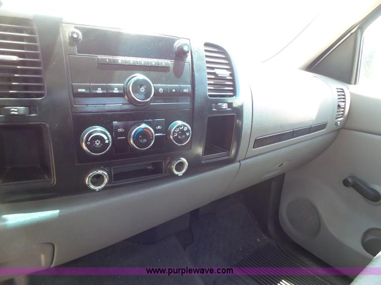 image for item L6596 2007 Chevrolet Silverado 2500HD Ext. Cab pickup truck